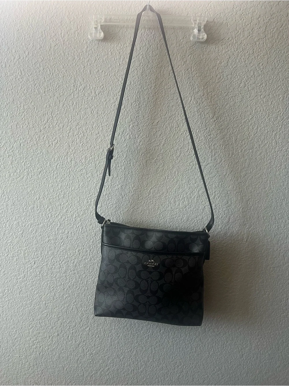 Coach Black Signature Crossbody Bag F29210 rarely used - Picture 2 of 16